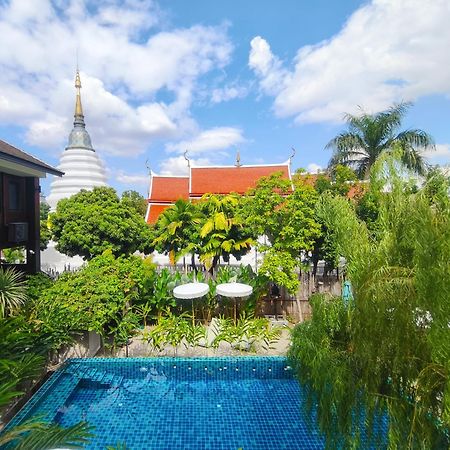 Arun Rawee อรุณ รวี Hotel Chiang Mai Bagian luar foto